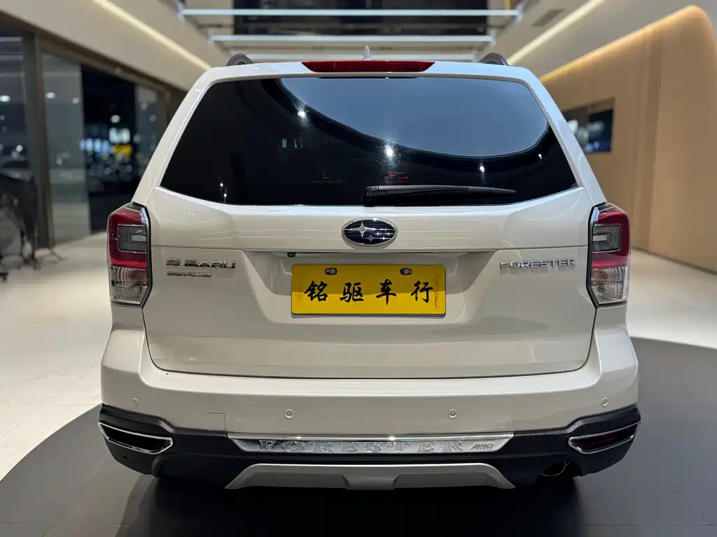 Forester 2.0 i Luxury Navigation