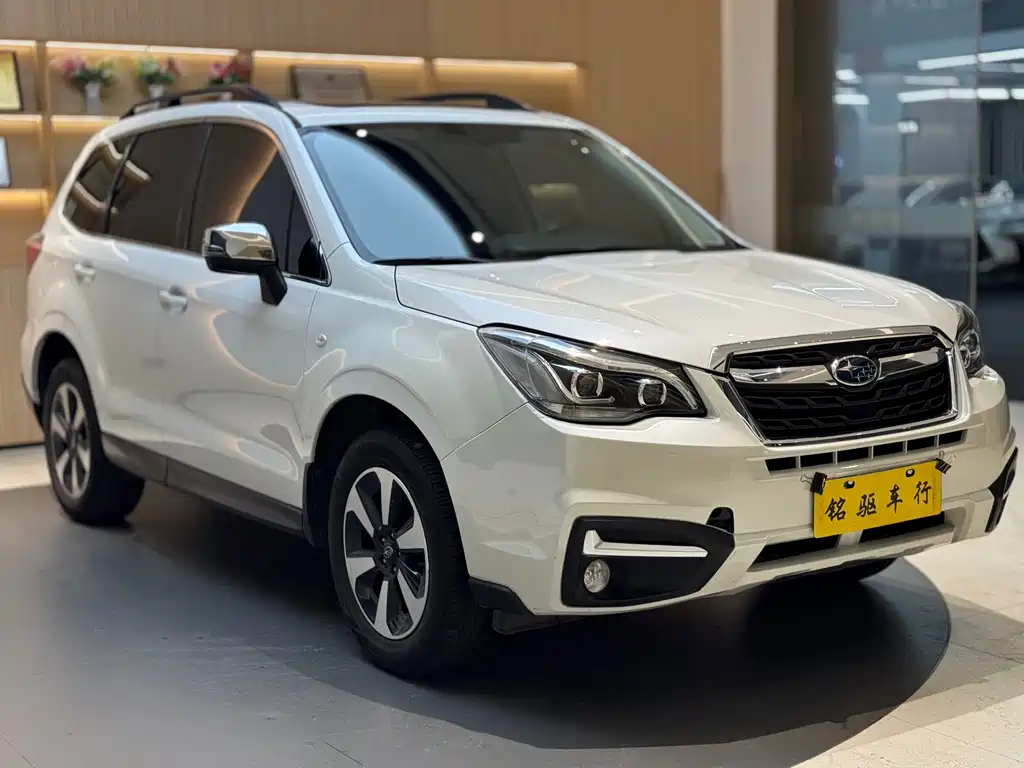 Forester 2.0 i Luxury Navigation