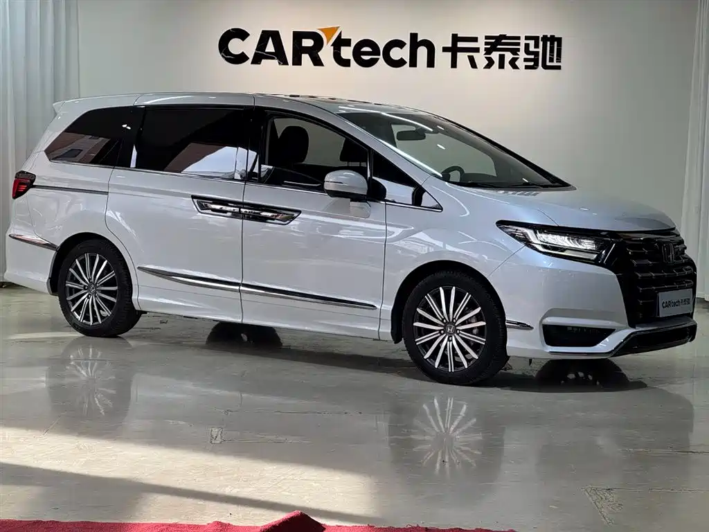 Elysion 2.0 L e:HEV Luxury