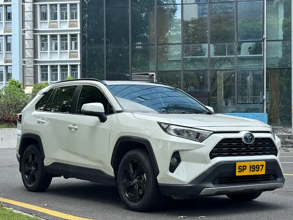 RAV4 Dual Engine 2.5 L E-CVT 4 WD Elite PLUS