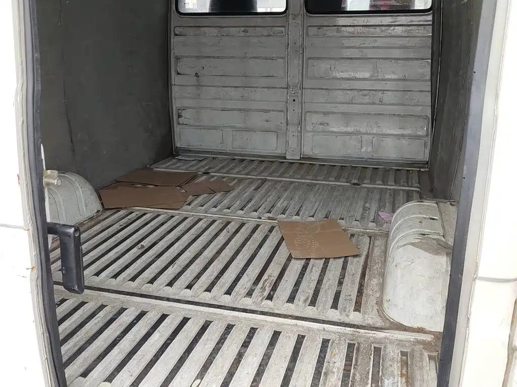 Iveco Deyi 依维柯得意 2012款 2.8 T-A 35物流1版中顶