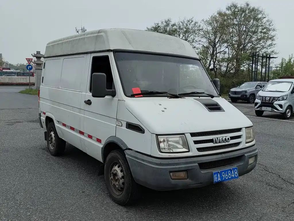 Iveco Deyi 依维柯得意 2012款 2.8 T-A 35物流1版中顶
