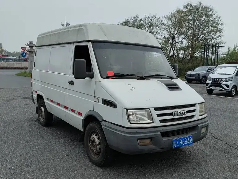 Iveco Deyi 依维柯得意 2012款 2.8 T-A 35物流1版中顶