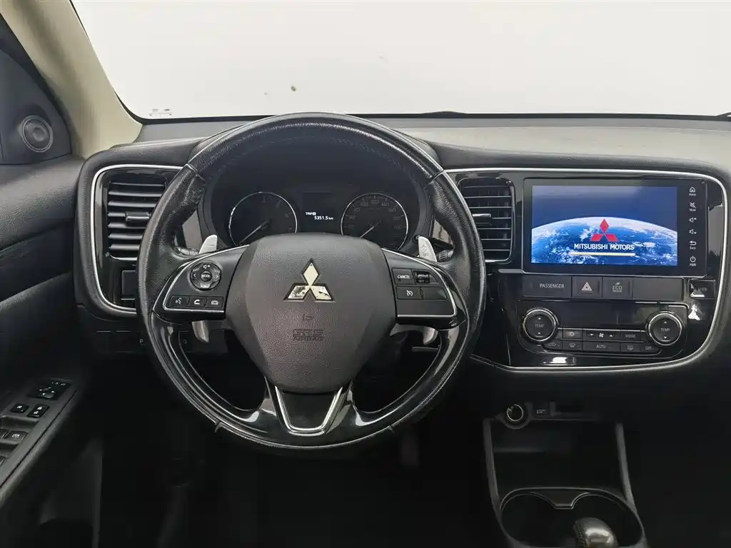 Outlander 2.4 L 4 WD Elite 5-seat
