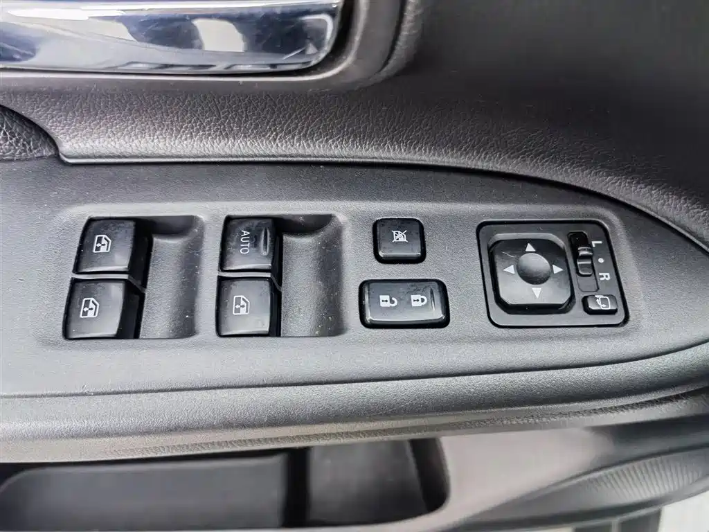 Outlander 2.4 L 4 WD Elite 5-seat