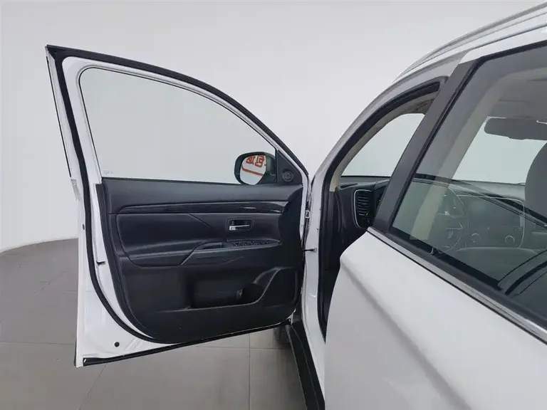 Mitsubishi Outlander 2.4 L 4 WD Elite 5-seat