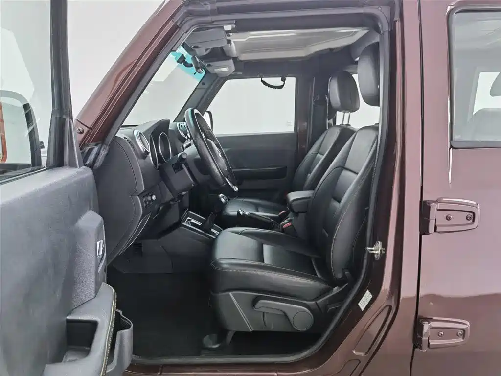 BAIC BJ40 40 L 2.0 T Manual 4 WD Distinguished