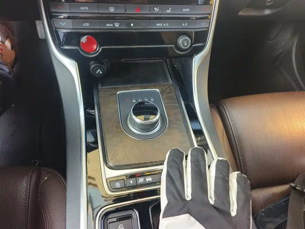 Jaguar XFL XFL 2.0 T 250 PS Luxury