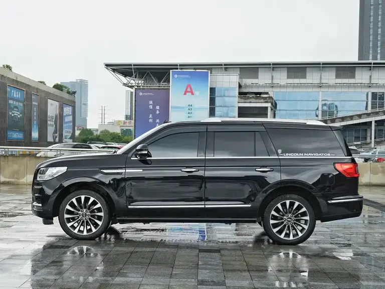 Lincoln Navigator 3.5 T Honor Shine