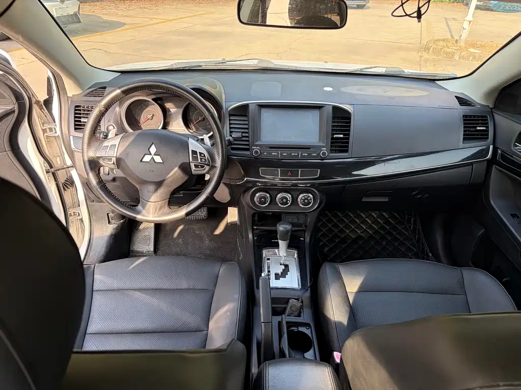 Lancer EX Zhishang 1.8 L CVT Luxury