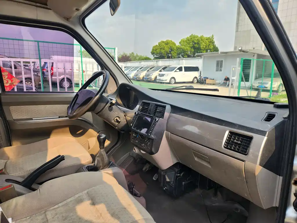 Wuling Rongguang 五菱荣光 2011款 1.2 L舒适型