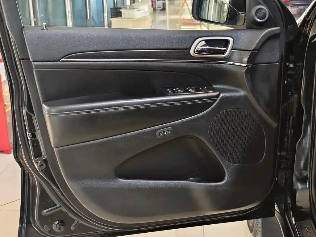 Grand Cherokee (Import) 3.6 L Elite Navigation