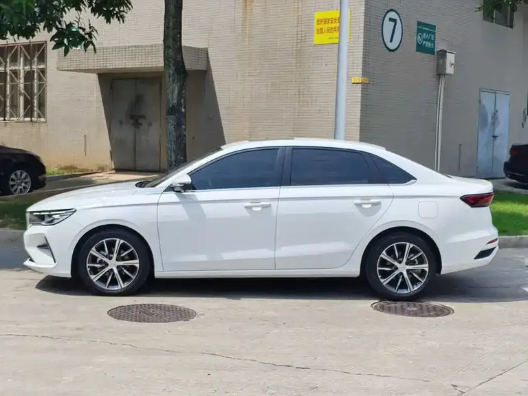 Geely Emgrand 4 th Gen Champion 1.5 L CVT Flagship