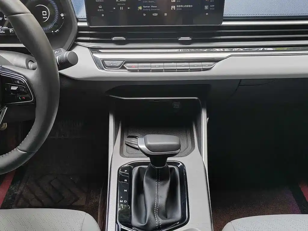 Emgrand 4 th Gen Champion 1.5 L CVT Flagship