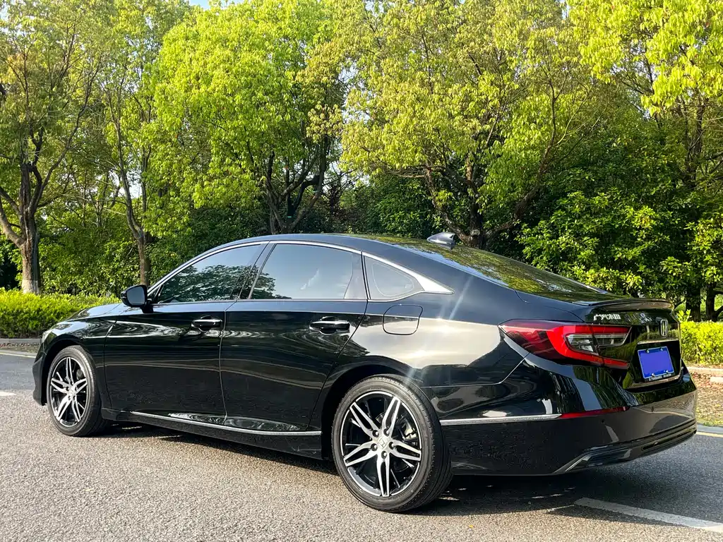 Accord Sharp· Hybrid 2.0 L Phantom Night · Sharp Smart