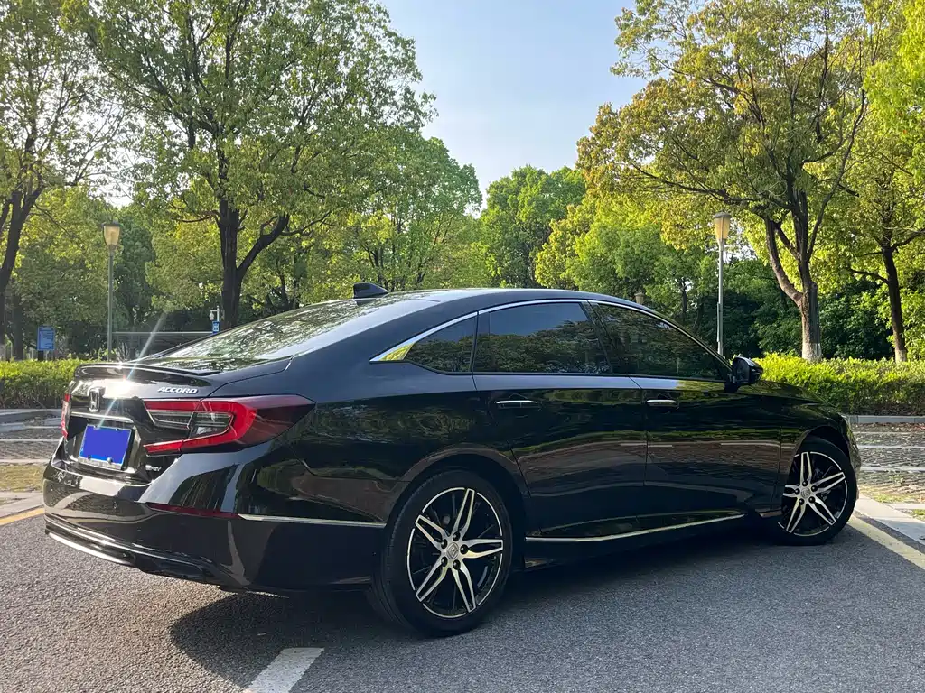 Accord Sharp· Hybrid 2.0 L Phantom Night · Sharp Smart
