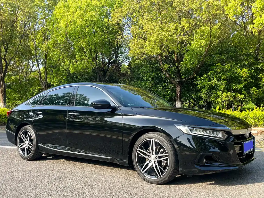 Accord Sharp· Hybrid 2.0 L Phantom Night · Sharp Smart