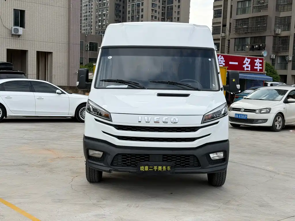 Iveco Deyi 依维柯得意 2023款 2.5 T A37 M1长轴中顶双胎手动门5-9座