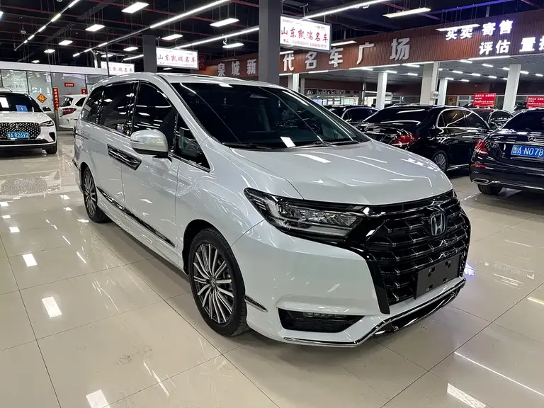 Honda Elysion 2.0 L e:HEV Luxury