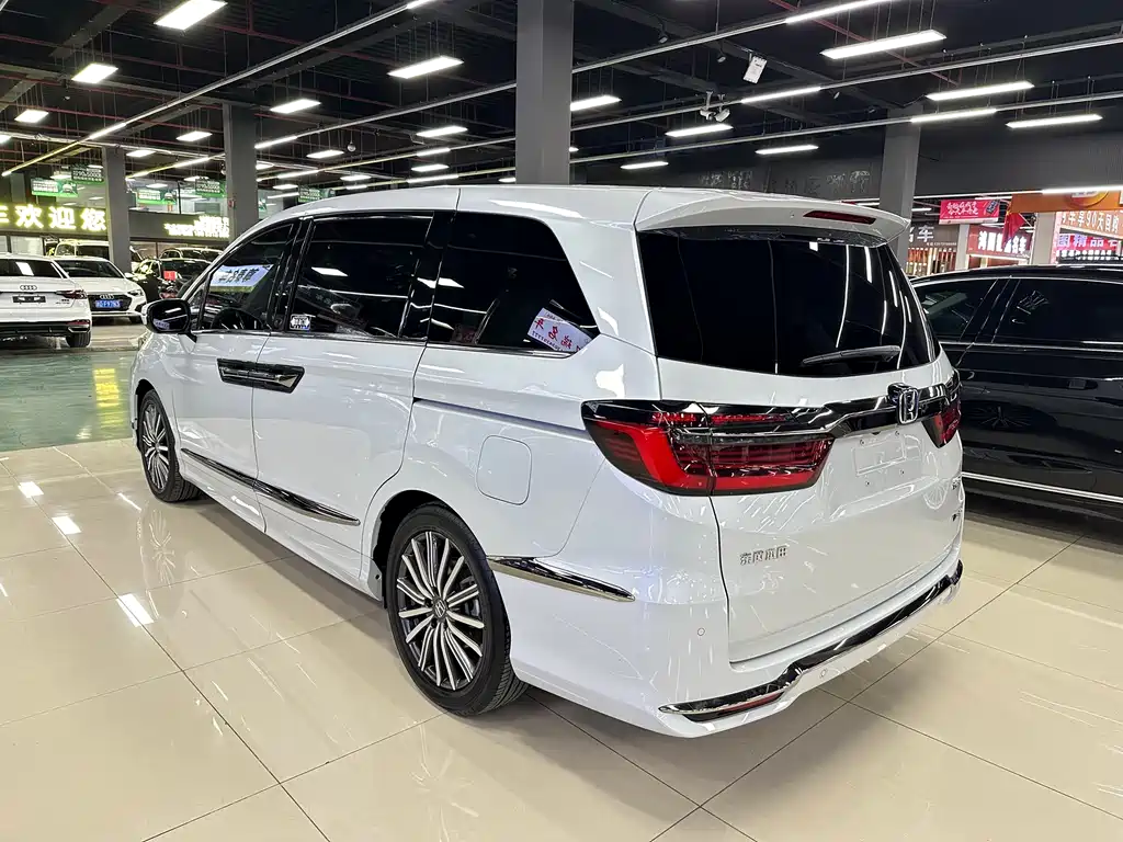 Elysion 2.0 L e:HEV Luxury