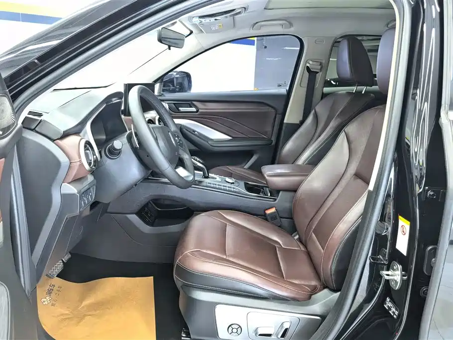 WEY VV6 2.0 T 2 WD Smart Guard +