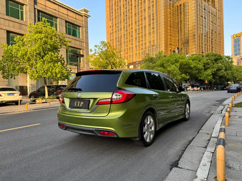 Jade 1.8 L Auto Comfort Elite 5-seat