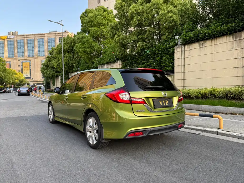 Jade 1.8 L Auto Comfort Elite 5-seat