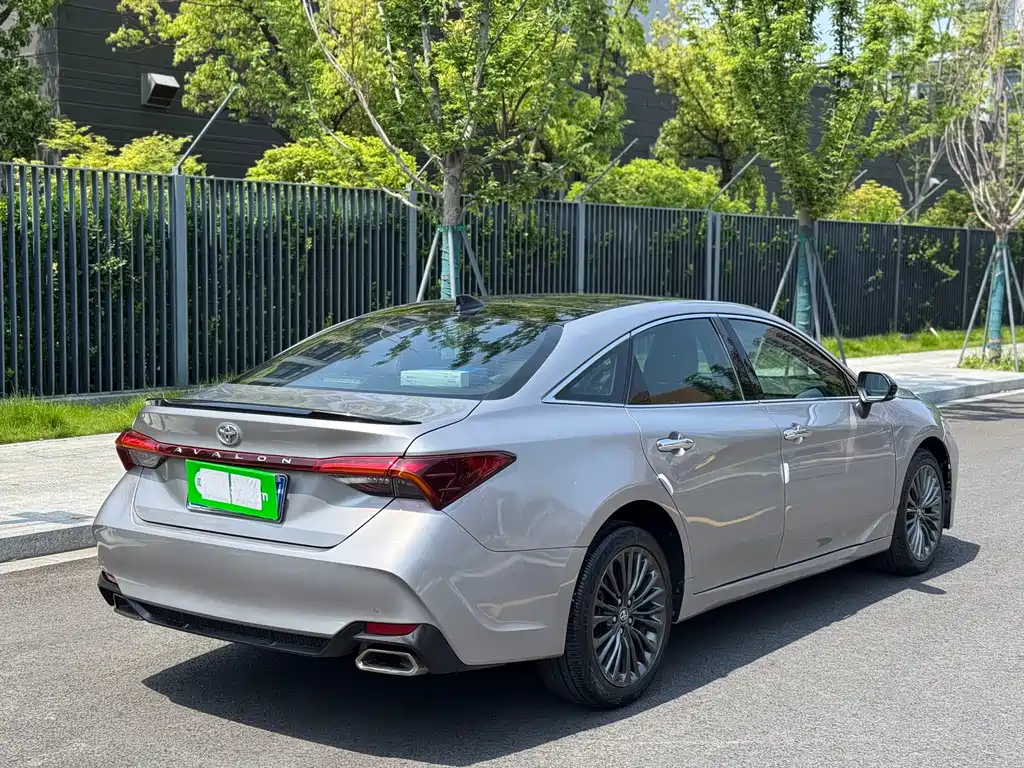 Avalon 2.5 L Touring Distinguished CN-V