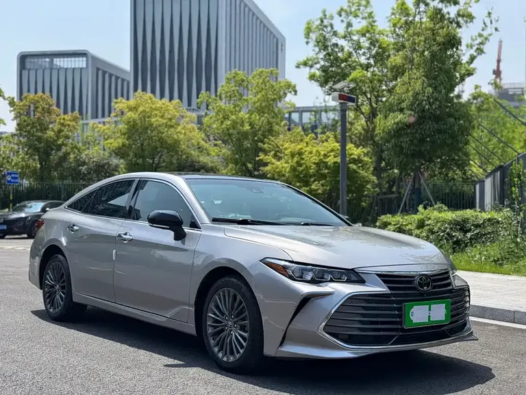 Toyota Avalon 2.5 L Touring Distinguished CN-V