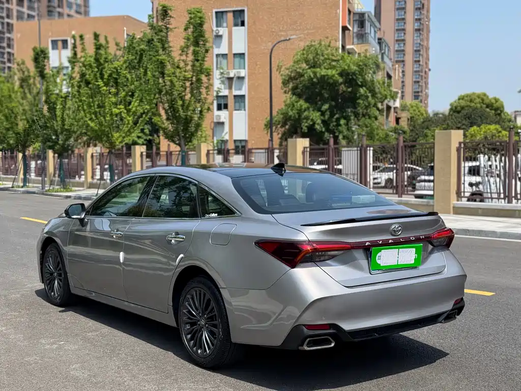 Avalon 2.5 L Touring Distinguished CN-V