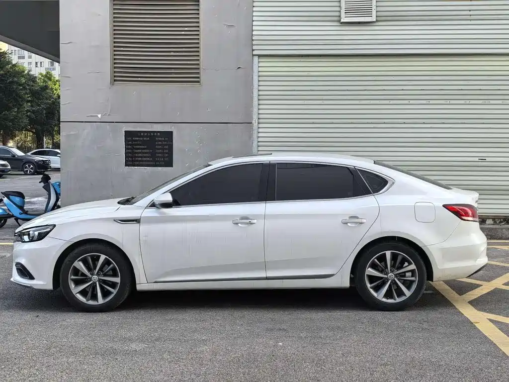 MG6 20 T Auto Trophy Premium Internet CN-V