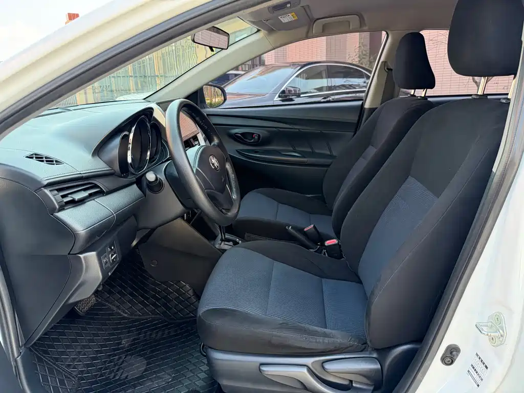 YARiS L Zhixiang 1.5 E CVT Charm Motion