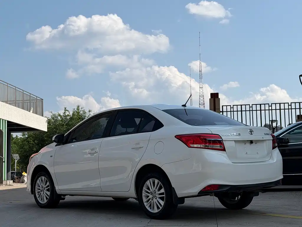 YARiS L Zhixiang 1.5 E CVT Charm Motion