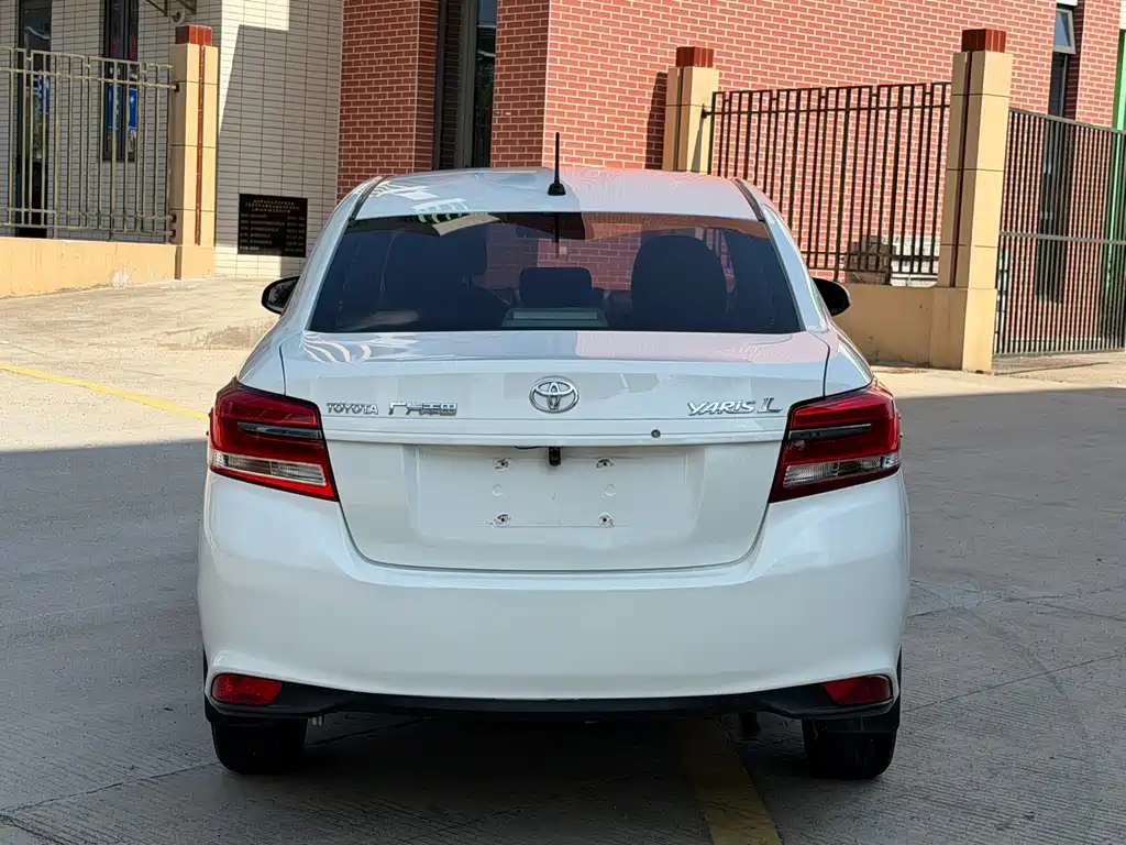 YARiS L Zhixiang 1.5 E CVT Charm Motion