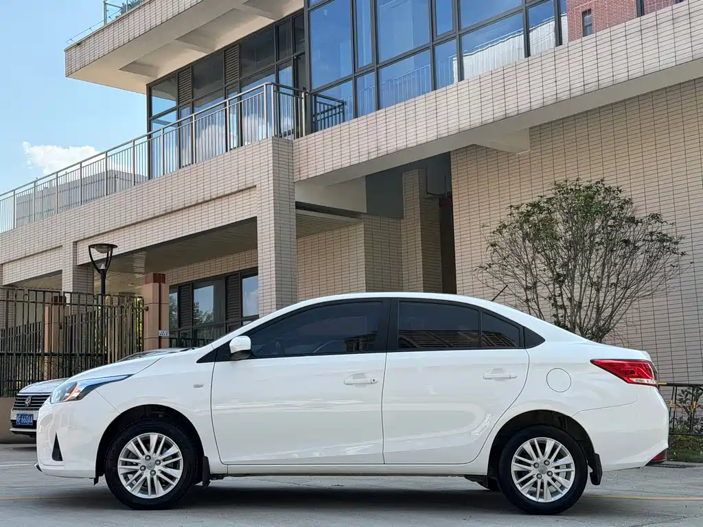 YARiS L Zhixiang 1.5 E CVT Charm Motion