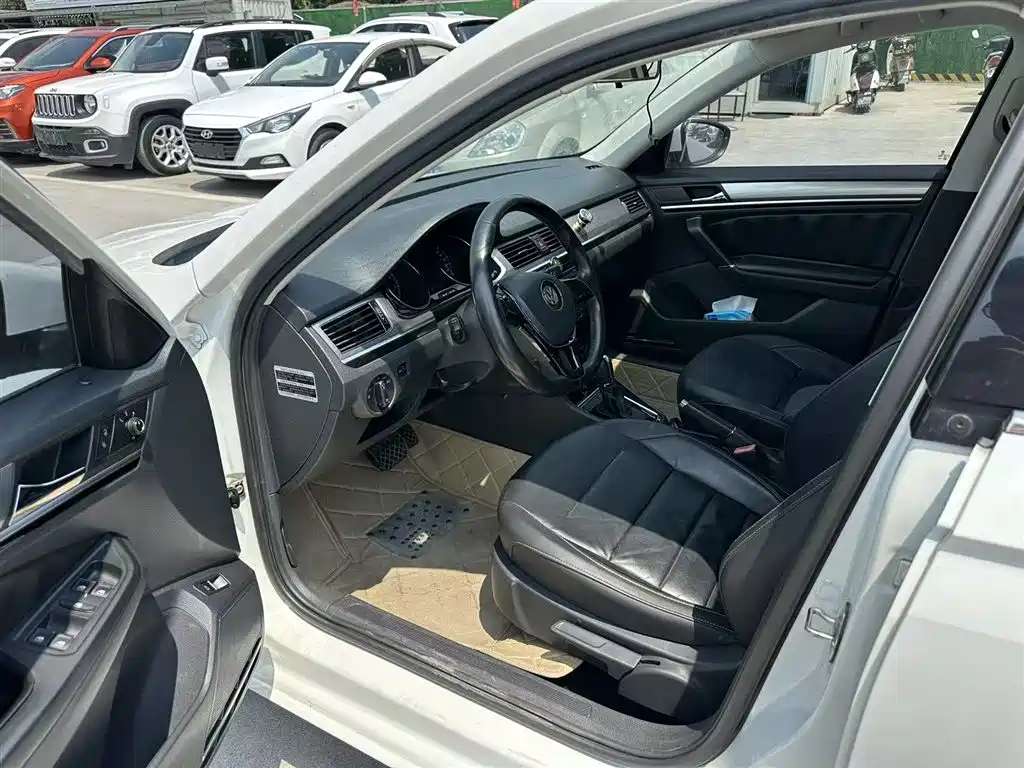 Bora 1.6 L Auto Comfort