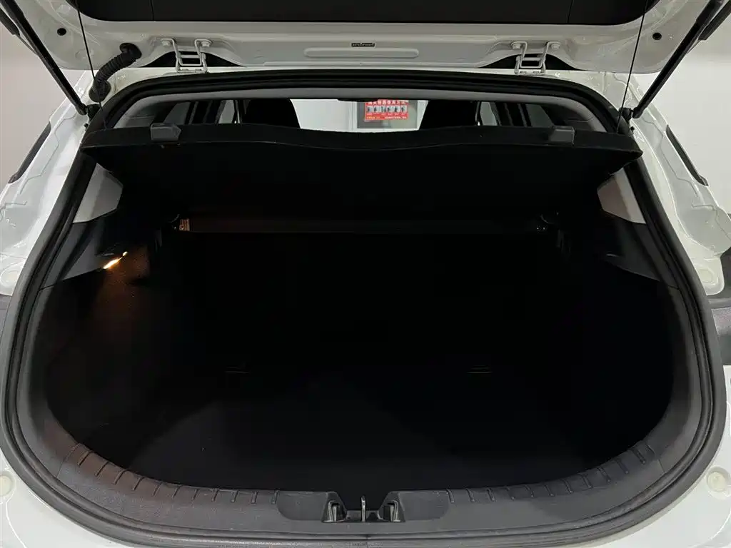 Emgrand S 1.4 T CVT Crossover Player