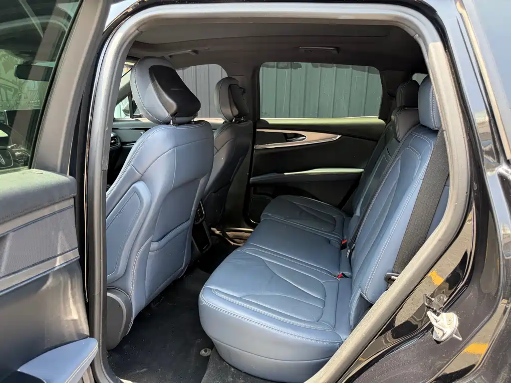 Nautilus 2.0 T 4 WD Premium