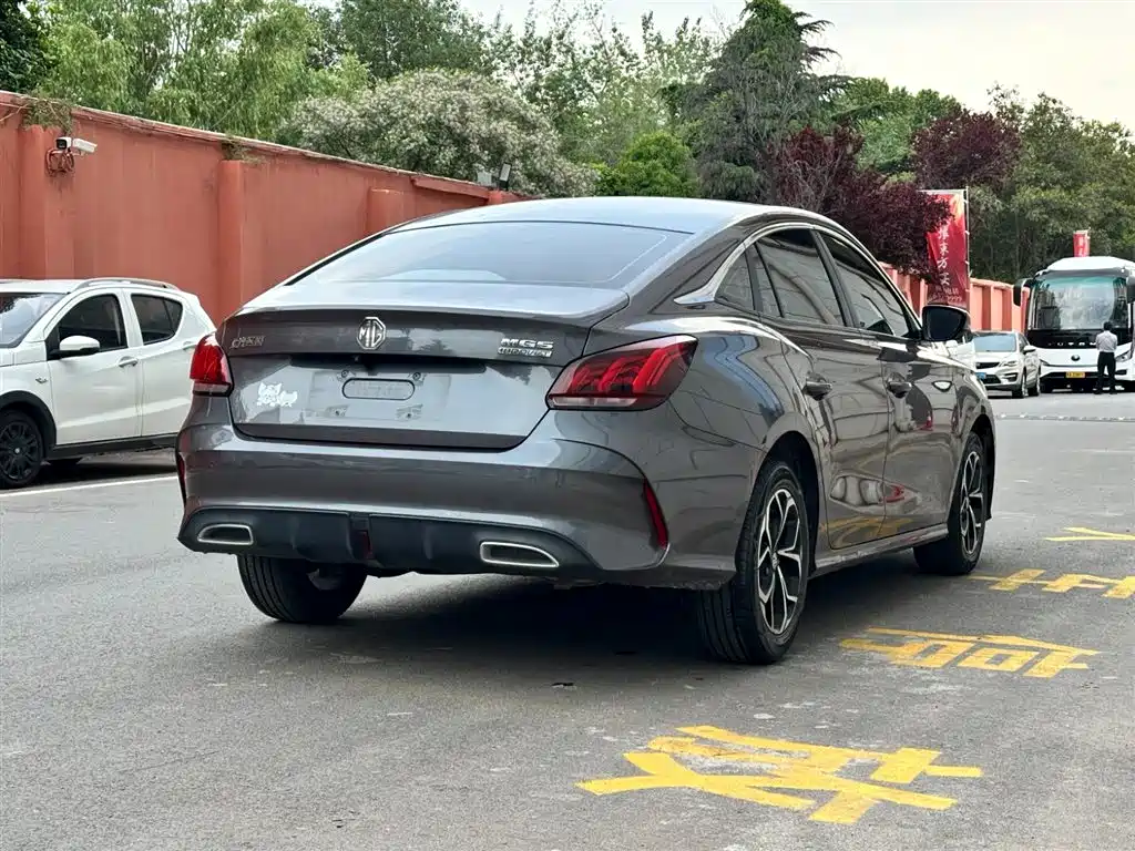 MG5 180 DVVT CVT Youth Luxury