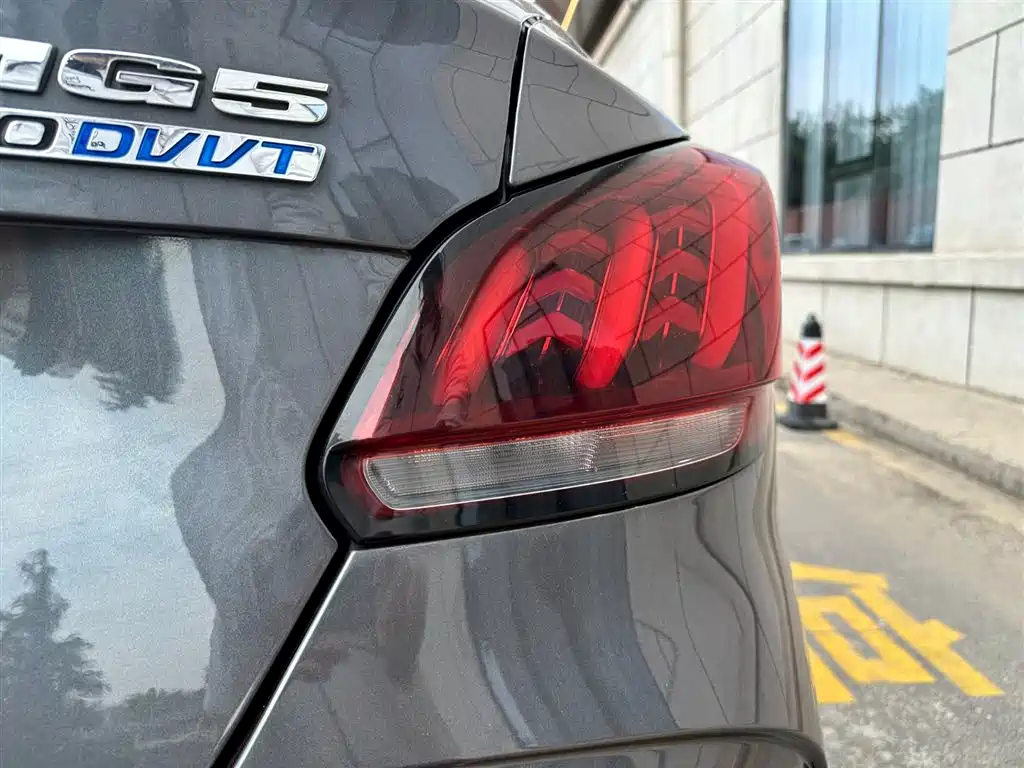 MG5 180 DVVT CVT Youth Luxury