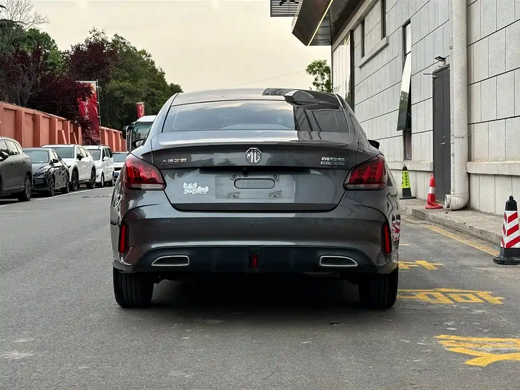 MG5 180 DVVT CVT Youth Luxury