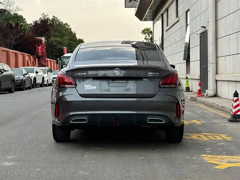 MG5 180 DVVT CVT Youth Luxury