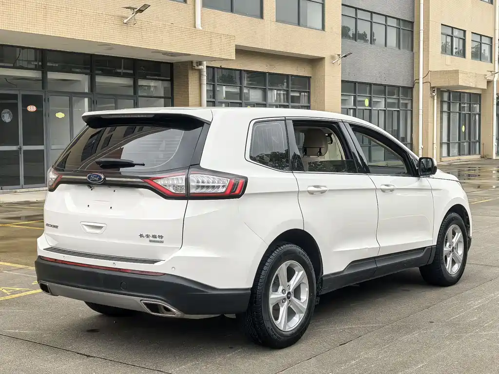 Edge EcoBoost 245 2 WD Elite Sharp 5-seat CN-V