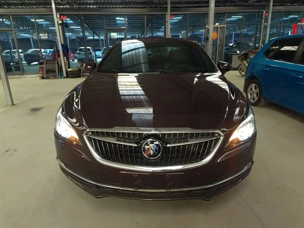 LaCrosse 20 T Luxury