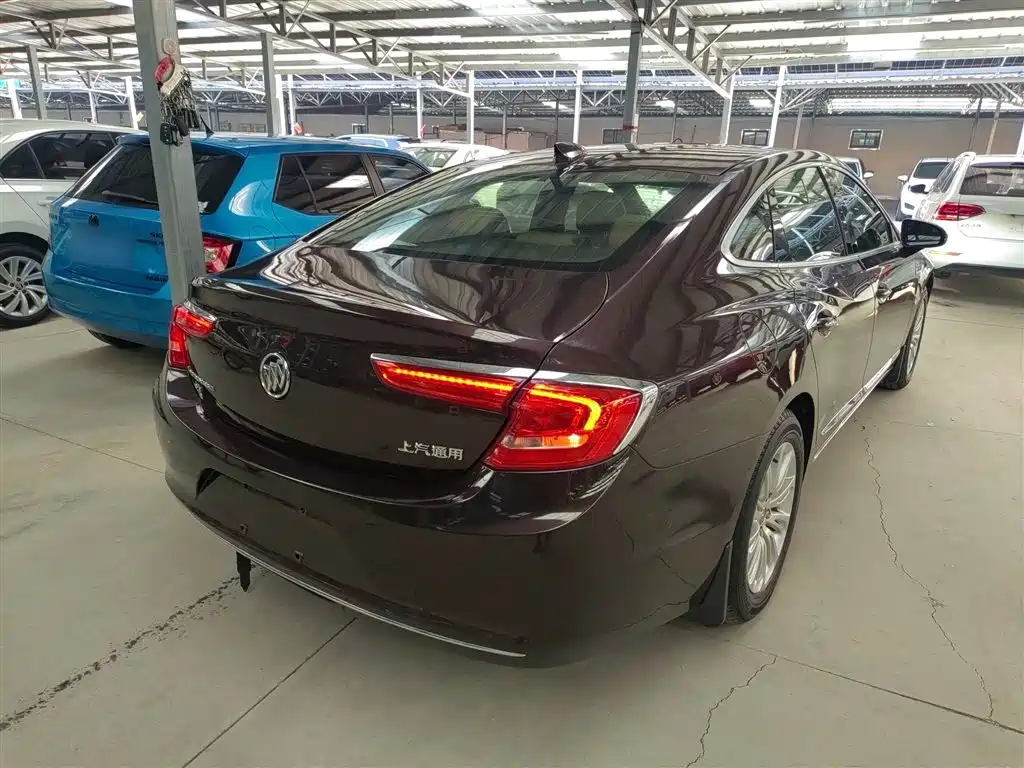 LaCrosse 20 T Luxury