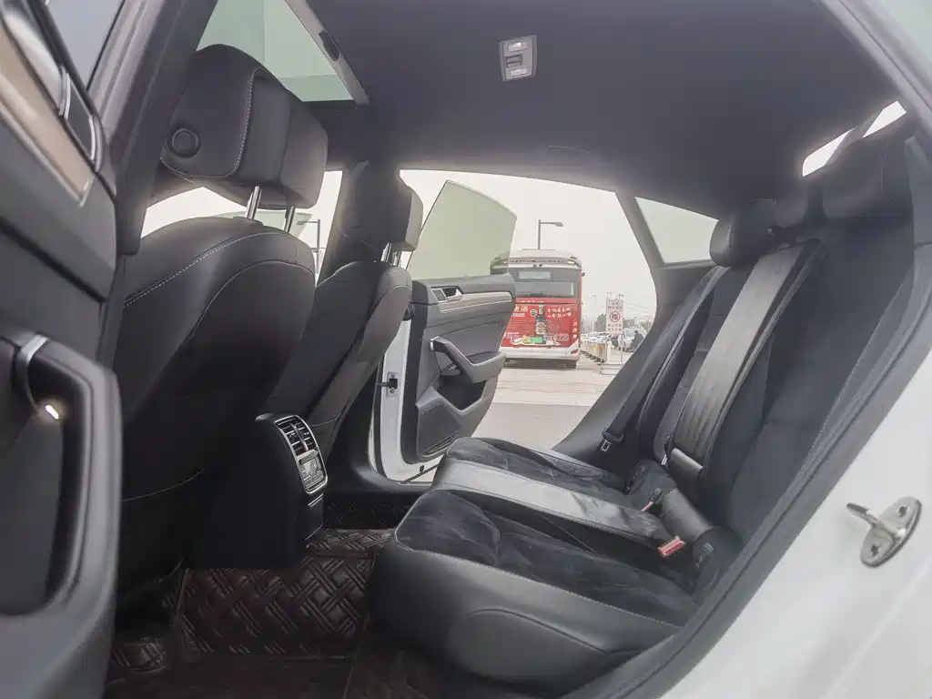 VW CC 一汽-大众CC 2019款 330 TSI 华颜版 国V