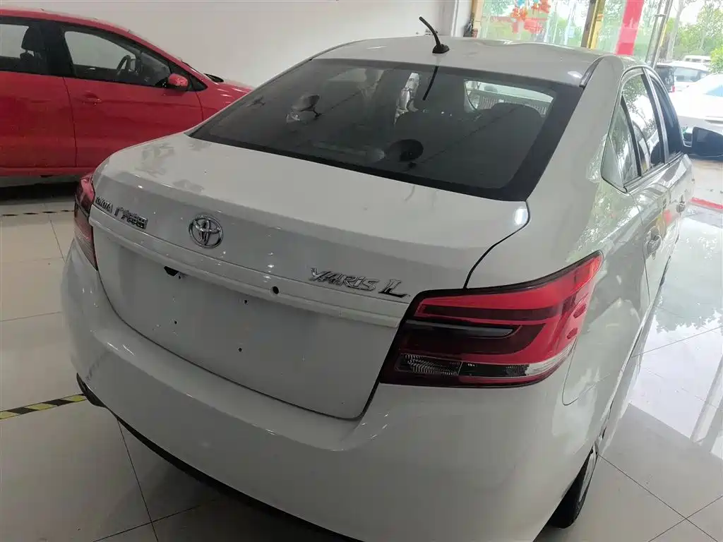 YARiS L Zhixiang 1.5 E CVT Charm Motion CN-VI