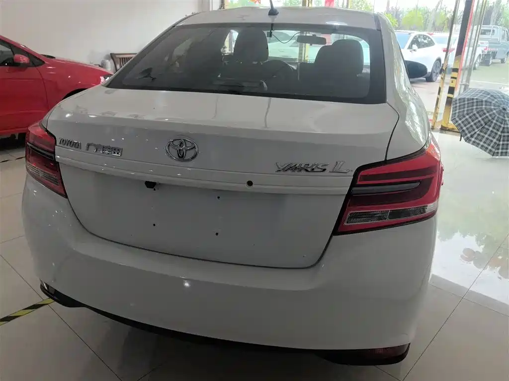 YARiS L Zhixiang 1.5 E CVT Charm Motion CN-VI