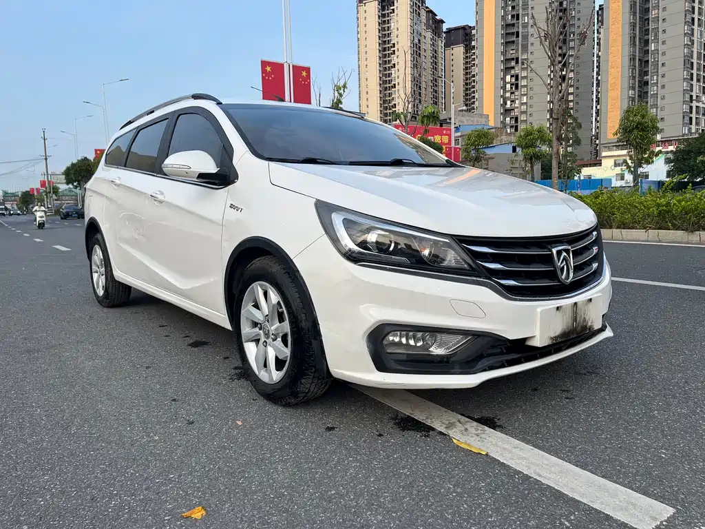 Baojun 310 W 1.5 L Manual Fashion CN-V