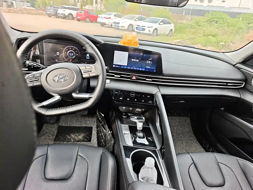 Elantra 1.5 L CVT LUX Distinguished